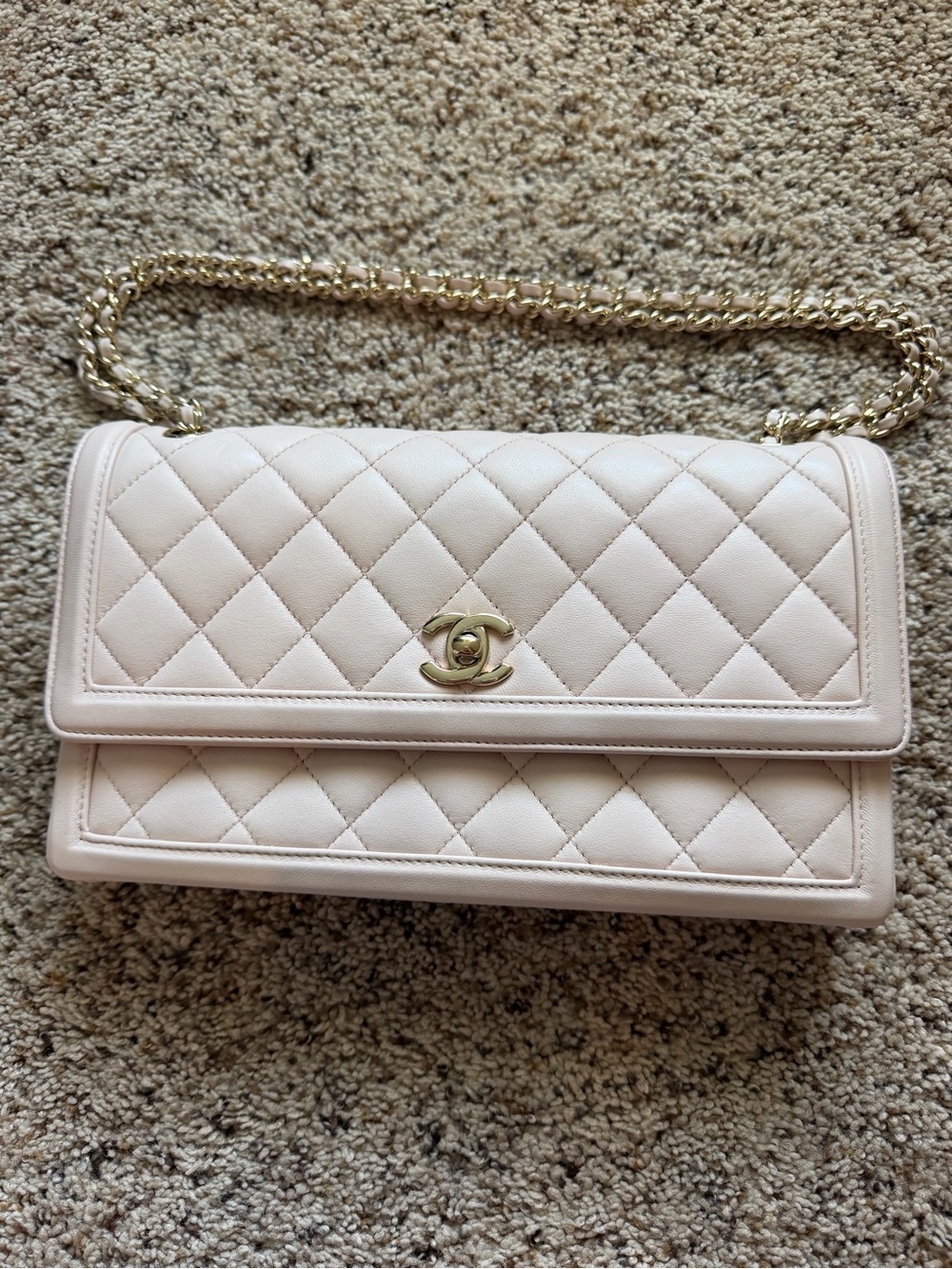 CHANEL Hanbok Medium flap bag In Lambskin. Color light pink/beige.